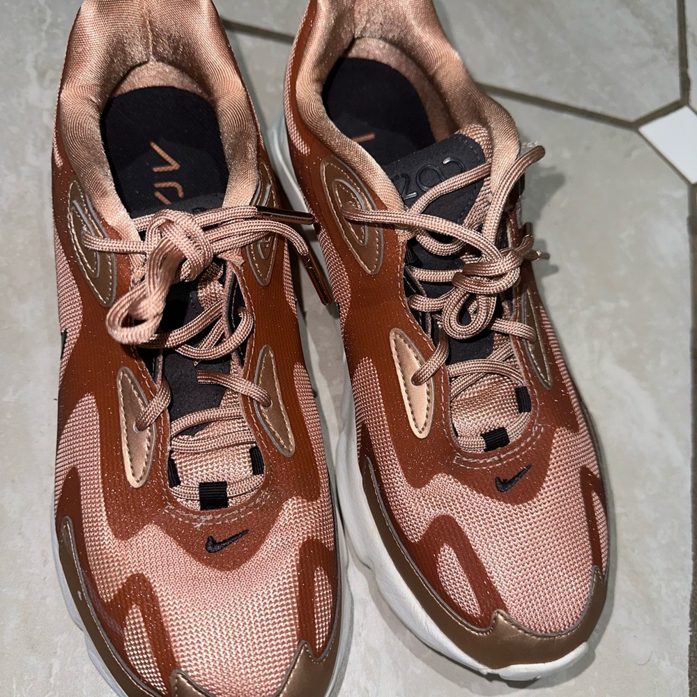 Women’s Nike Air Max 200 Sz 9